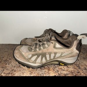 Women’s Merrell size 8